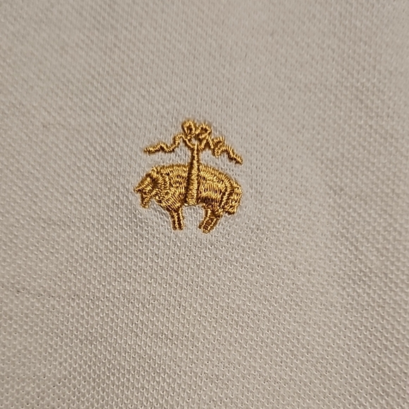 White Polo Shirt Classic Design with Short Sleeves and Textured Fabric - Picture 2 of 4